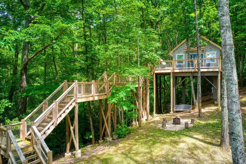 A Smoky Mountain rental close to popular Tennessee events.