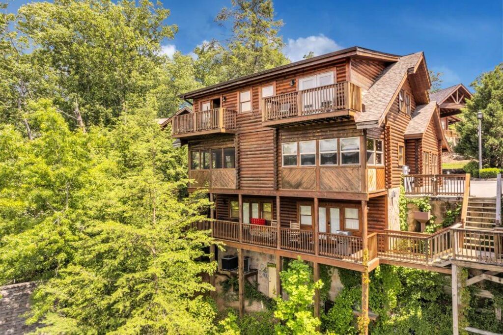 The exterior of one of the best cabins in Tennessee near Gatlinburg.