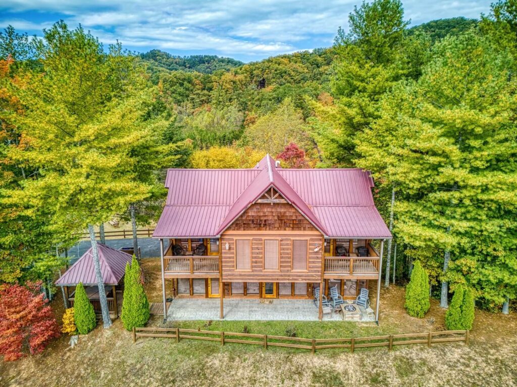 The exterior of a Smoky Mountains cabin rental close to free things to do in Gatlinburg and Pigeon Forge.